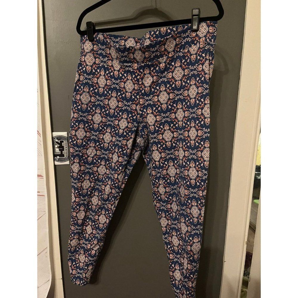 Torrid size 3 blue patterned leggings